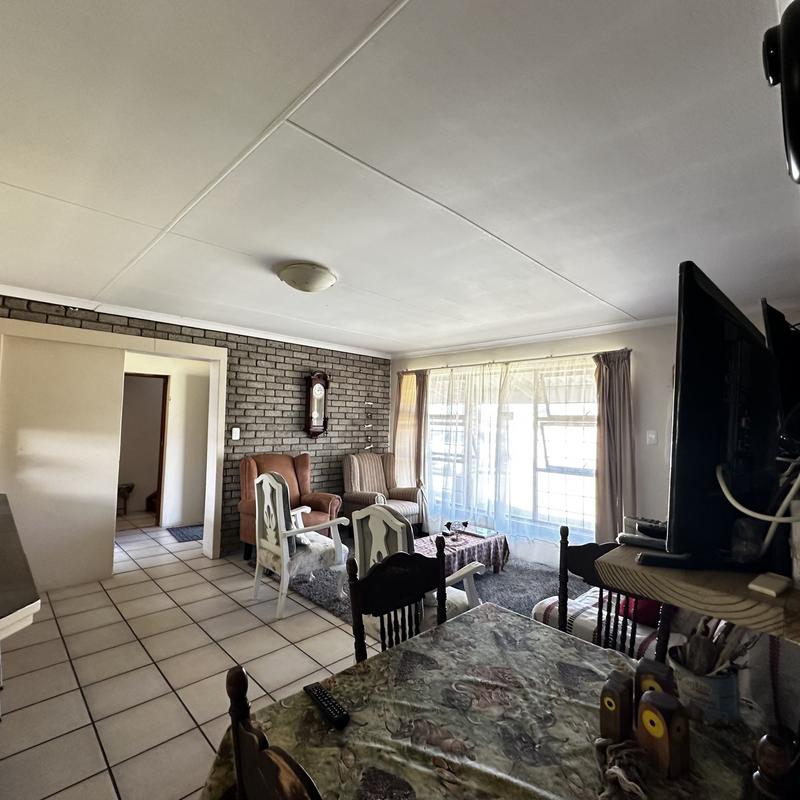 2 Bedroom Property for Sale in Fraaiuitsig Western Cape